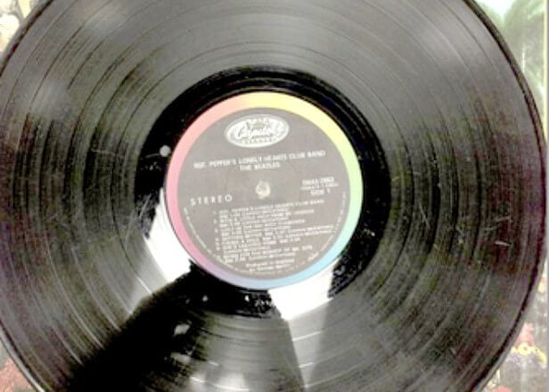 Lire la suite à propos de l’article Comment photoshop peut vous aider à connaître le véritable état d’un vinyle