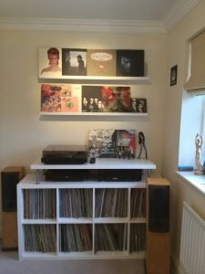 Meuble rangement vinyles Besta avec étagère display