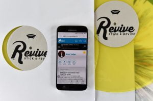 Lire la suite à propos de l’article Une puce électronique dans nos vinyles : Et si le vinyle devenait un objet connecté ?