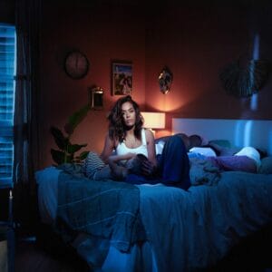 Lire la suite à propos de l’article Sortie vinyle Minuit Une par Amel Bent le 16 mai 2025