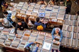 Lire la suite à propos de l’article Braderie géante de vinyles à Paris : l’événement incontournable pour les amateurs de galettes