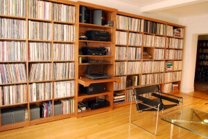 Wall-Unit-for-Record-Player-750